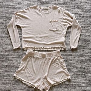 Roxy cream lounge set